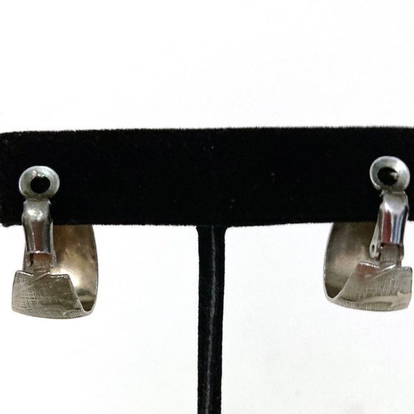 Floral Embossed Silver Tone Textured Hoop Earrings Leverback Closure - Picture 3 of 5